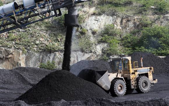 Ante los bajos precios de las materias primas, los empresarios piden una menor carga de impuestos. FOTO Henry Agudelo