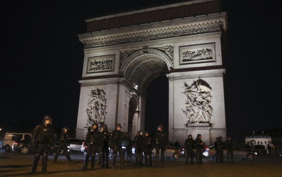 De acuerdo con cifras del Ministerio de Interior, en todo el territorio francés se manifestaron unas 51.400 personas. FOTO: AFP