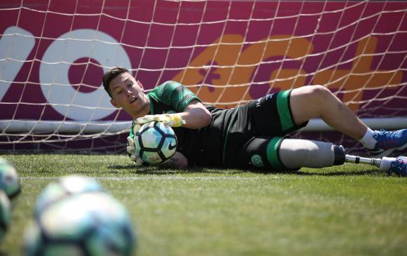Jackson Follman volvió a realizar entrenamientos en la cancha del Arena Condá, estadio del Chapecoense. FOTO EFE