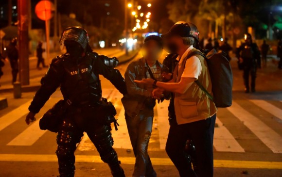 Gobierno responde ante protestas contra presunto abuso de la fuerza por parte de la Policía. FOTO EFE