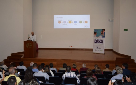 Álvaro Arango, mentor de Trayectoria MEGA, presentó la estrategia a los empresarios del sur del área metropolitana. Foto: Cortesía Cámara de Comercio Aburrá Sur