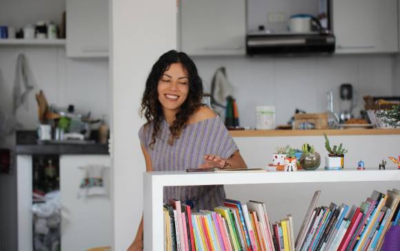 Juliana Muñoz esperó a estar lo suficientemente lejos de la enfermedad para poder plasmarla en la ficción. FOTO Julián Mora O. 