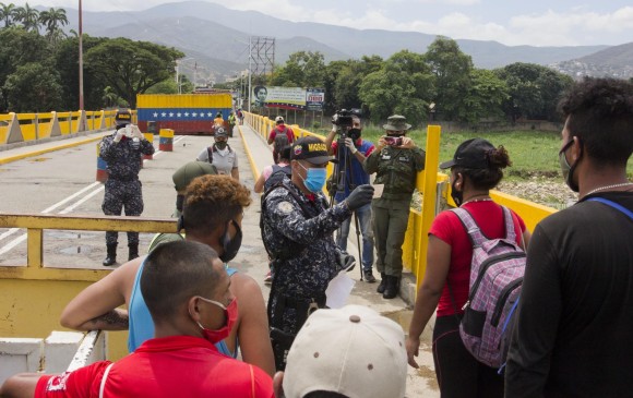Paso en la frontera entre Colombia y Venezuela. FOTO COLPRENSA