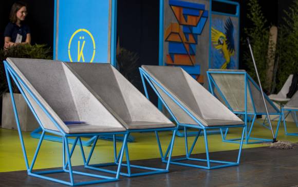 Linon es el modelo de silla de Konkretus, también tienen una mesa que le hace juego FOTO julio césar herrera echeverri