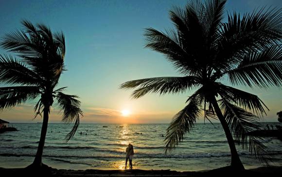 En Cartagena, en una prueba piloto, ya habilitaron las playas para que los visitantes troten o caminen. No está permitido tomar el sol o bañarse. FOTO Edwin Bustamante