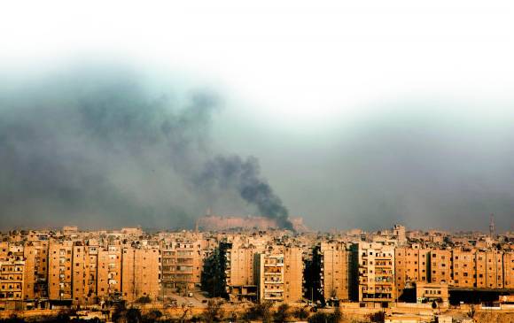 250 mil personas están atrapadas en el este de Alepo, en medio de los bombardeos por parte del gobierno Sirio y su aliado Rusia. FOTO afp 