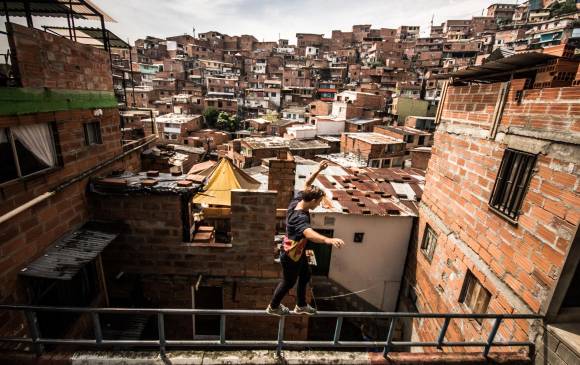El dominio del equilibrio, uno de los puntos vitales en la práctica del parkour.