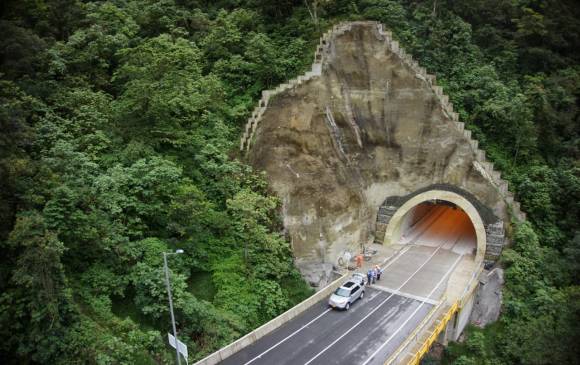 La vía al Llano entre Bogotá y Villavicencio ha sufrido retrasos por mala planeación y complicaciones del terreno. FOTO cortesía