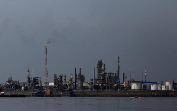 Ecopetrol señaló que la ejecución del plan de inversiones de este año en sus complejos, estará en función de la evolución del precio internacional del petróleo. FOTO colprensa