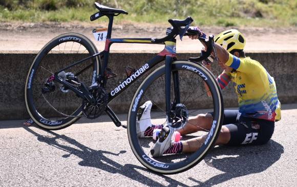 Este fue el momento del retiro de Higuita del Tour de Francia. FOTO AFP