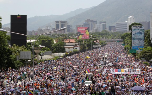Venezolanos en Medellín protestaron en el Jardín Botánico