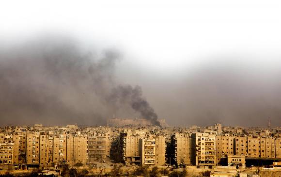 250 mil personas están atrapadas en el este de Alepo, en medio de los bombardeos por parte del gobierno Sirio y su aliado Rusia. FOTO afp 
