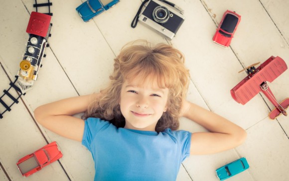 La infancia es un periodo de descubrimientos y exploración, que los niños se interesen por las muñecas o las niñas por los carros es una oportunidad más que una preocupación. FOTO SSTOCK