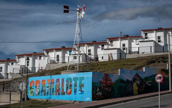 Hoy que se cumplen dos años del traslado, en el nuevo Gramalote hay 942 viviendas escrituradas, algunas con fallas. De ellas, 547 están habitadas. FOTO cortesía fondo adaptación