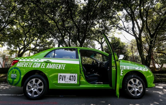 Este es el primer taxi 100 % eléctrico de Medellín. Hasta el próximo 30 de junio podrá viajar de forma gratuita. FOTOS julio césar herrera