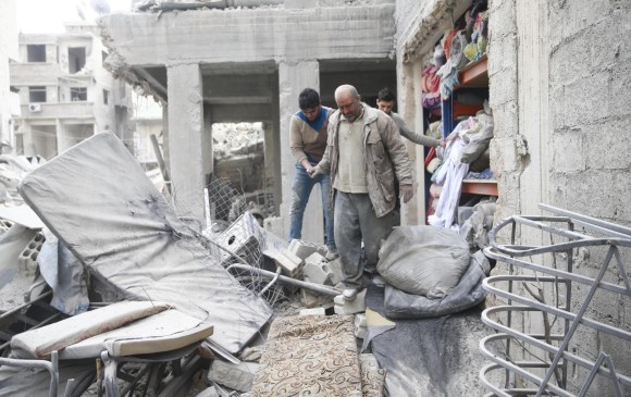 Mientras un estancado sistema internacional falla y las ambiciones de algunas potencias se imponen, el pueblo sirio sufre la peor tragedia humanitaria de su historia y sigue sin ayuda. FOTO reuters