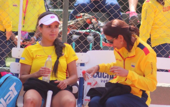 María Camila Osorio y Fabiola Zuluaga en el arranque de la Fed Cup. FOTO CORTESÍA MATCH TENIS-FCT