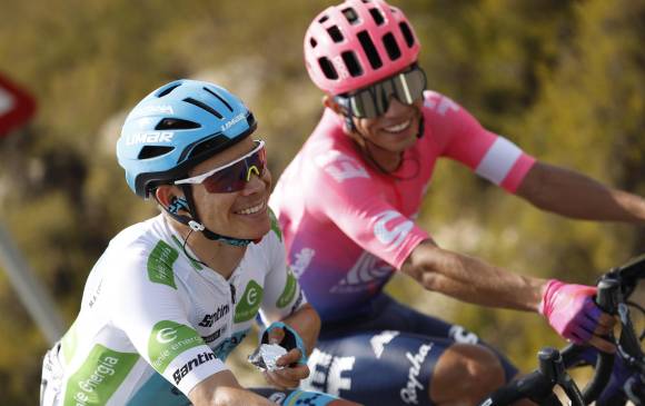 Miguel Ángel López y Sergio Higuita, el primero y segundo, en su orden, en la clasificación de los jóvenes. Hoy se espera que ambos estén en la batalla por el triunfo en la montaña. FOTO EFE 