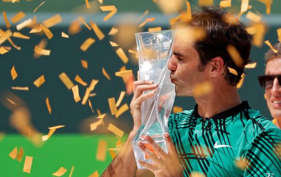 Roger Federer, sólido con su saque, doblegó a Rafel Nadal por 6-3 y 6-4. FOTO USA TODAY