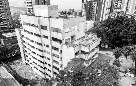 Edificio Mónaco antes de su demolición. FOTOS Santiago Mesa y archivo El Colombiano