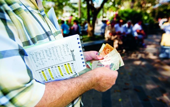 Según cifras de la Federación Nacional de Comerciantes, Fenalco Antioquia, al año, los comerciantes del Valle de Aburrá pagan entre $60.000 millones y 100.000 millones por extorsiones. FOTO CARLOS VELÁSQUEZ