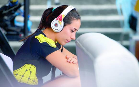 Para Mariana Pajón ya se volvió tradición escuchar música antes de competir. Suma 9 títulos mundiales. FOTO CORTESÍA Santiago Molina - RED BULL
