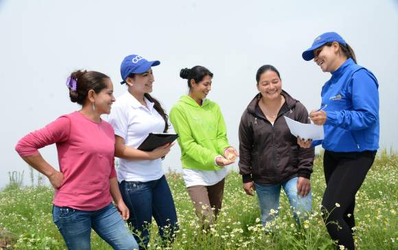 Apoyamos es un proyecto de CFA Cooperativa Financiera que busca llevar a sus asociados un paso más allá con sus respectivas ideas de negocio.