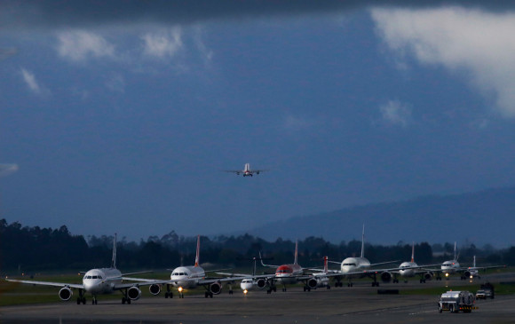 Colombia está entre los países más caros para viajar por avión: Iata