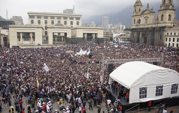 Plantón en Bogotá el 10 de octubre. FOTO COLPRENSA
