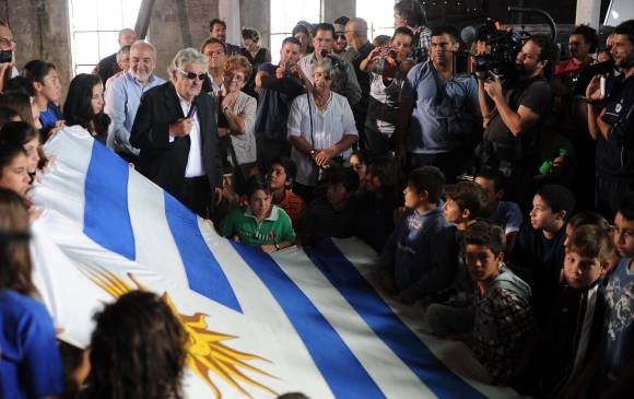 La gente lo percibe como un ciudadano más, de ahí sus fuertes bases de apoyo político. Foto afp