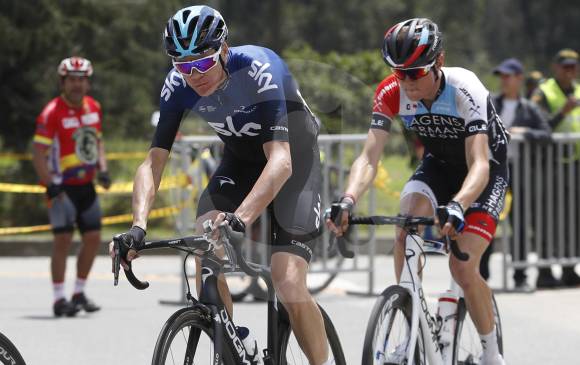El corredor inglés, Chris Froome, jefe de filas del Team Sky vivió una jornada dura en la que perdió muchos minutos y estuvo cerca del límite de tiempo. FOTO MANUEL SALDARRIAGA