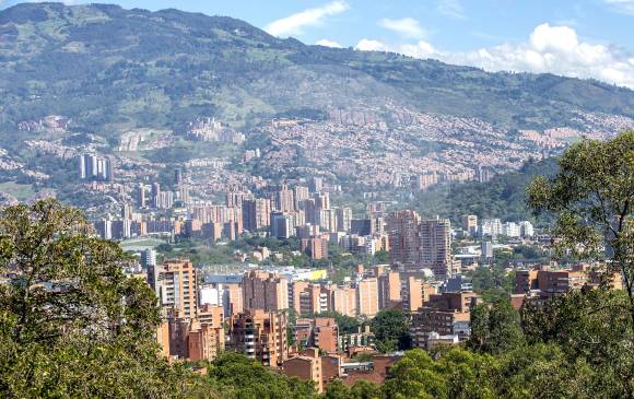 Las medidas durante la alerta roja permitieron volver a ver un mejor panorama de la ciudad, pero hacen falta propuestas para que no se convierta en problema cíclico. FOTO Juan antonio Sánchez.