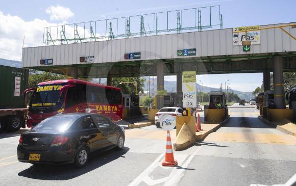 El peaje El Trapiche tiene un costo de $11.100 y su pago ha alejado a las empresas que quieren invertir en Barbosa, dicen los alcaldes del norte del Valle de Aburrá. FOTO Manuel saldarriaga