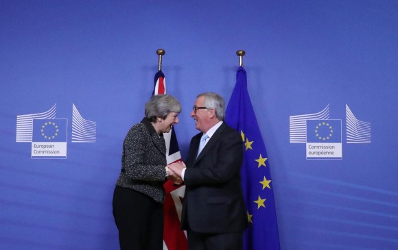 May y Jean C. Juncker, pte de Comisión Europea. FOTO reuters