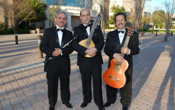 El maestro Jaime Uribe en el clarinete, John Jaime Villegas en el tiple y José Revelo en la guitarra. FOTO cortesía metropolitano