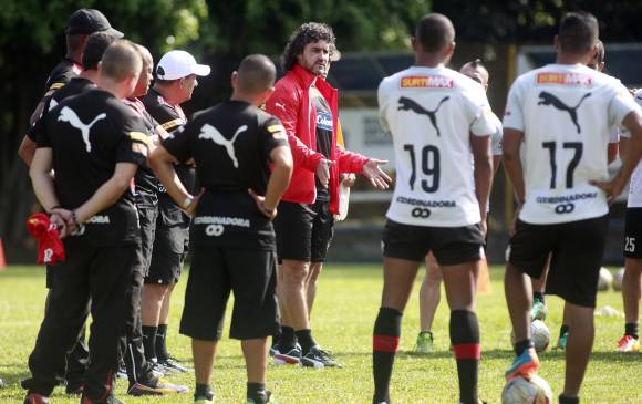 Entrenamiento del Deportivo Independiente Medellín en la cancha de Sofasa. Personajes Foto: Manuel Saldarriaga Quintero