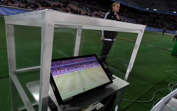 El sistema ha generado polémica durante su primer ensayo en un torneo Fifa (Clubes). ¿Sirve o no? FOTO AFP 