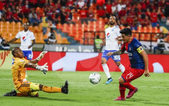 El goleador Germán Cano siempre utiliza el número 14 en los equipos que ha jugado, porque le trae suerte. Foto jaime pérez