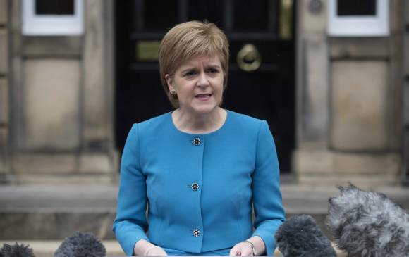 Nicola Sturgeon, primer ministra de Escocia y líder del movimiento que quiere la independencia del Reino Unido. FOTO AFP