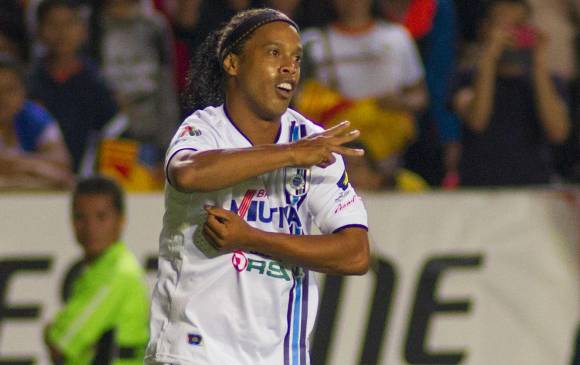 El brasileño de 35 años anotó gol en los últimos tres partidos de los Gallos Blancos. FOTO AFP