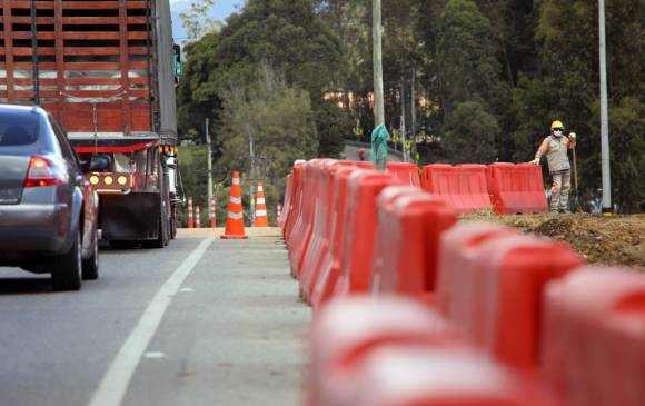 La concesión Devimed explicó que “la vía estará cerrada por avances en la obra de mejoramiento vial en Llanogrande”. FOTO CORTESÍA DEVIMED
