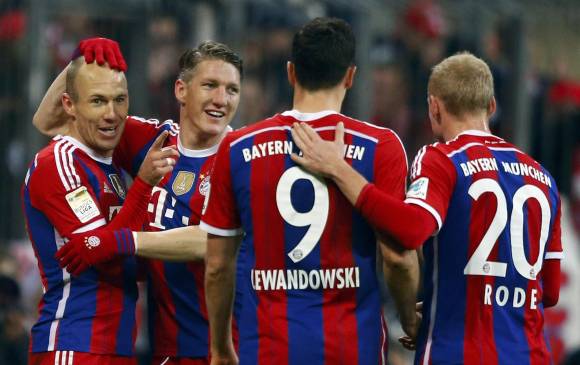Bastian Schweinsteiger volvió a las canchas después de cuatro meses. FOTO REUTERS