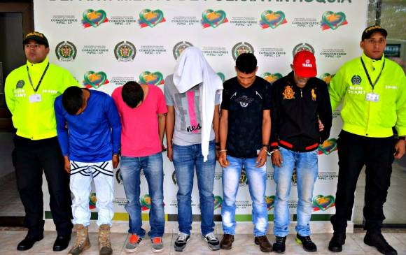 Estos son los cinco hombres sindicados de secuestro, homicidio agravado y rebelión. FOTO: POLICÍA NACIONAL