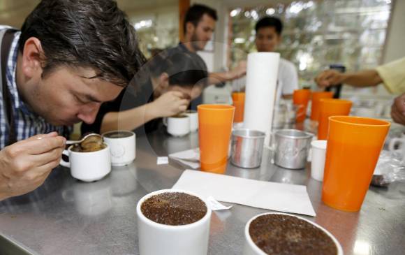 El café especial tipo exportación de la empresa paisa Amativo, estuvo a prueba la semana pasada en una exigente cata en la sede del Sena en Caldas (Antioquia). FOTO JUAN ANTONIO SÁNCHEZ