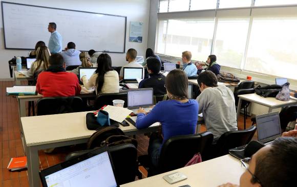  El trabajo académico en la EIA ha permitido que varios egresados obtengan doble titulación con universidades del exterior. También se desempeñan en empresas extranjeras FOTO archivo.