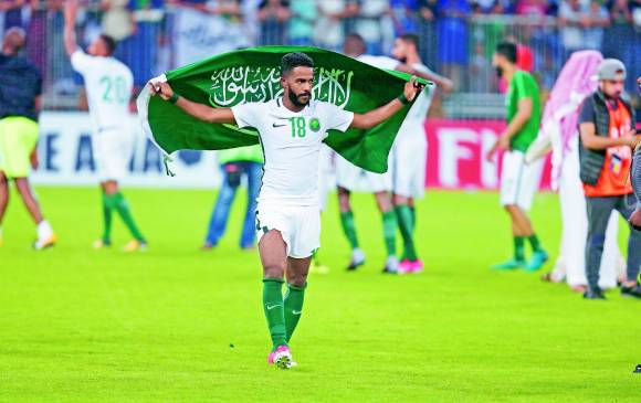 Nawaf Al Abed, de Arabia Saudita, celebrando la clasificación al Mundial de su selección tras vencer a Japón. FOTO reuters