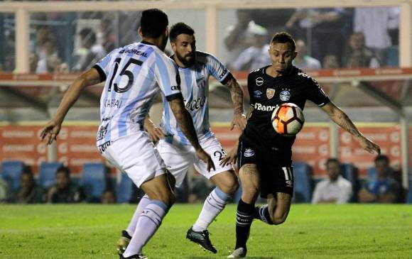 Tucumán deberá ir a Brasil e intentar igualar o superar la serie ante Gremio. FOTO AFP