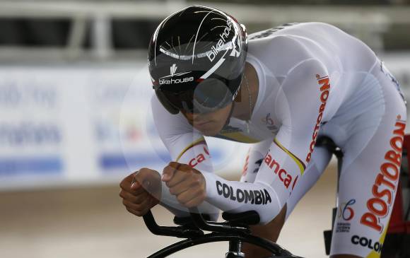 Sebastián Molano, integrante del equipo Manzana Postobón, equipo invitado a la Vuelta a España. FOTO juan antonio sánchez
