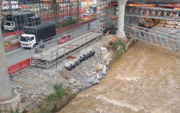 La calzada izquierda de la autopista Sur, cerrada desde el viernes, fue reabierta en la mañana de este lunes. FOTO JAIME PÉREZ