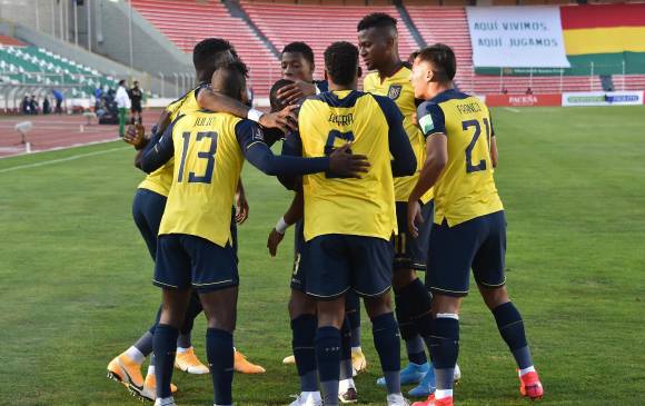 Los ecuatorianos se alistan para recibir el martes a Colombia en una nueva jornada premundialista, tras vencer 3-2 de visita a Bolivia el jueves. FOTO AFP